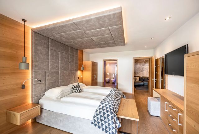 Rosen Suite Deluxe 1