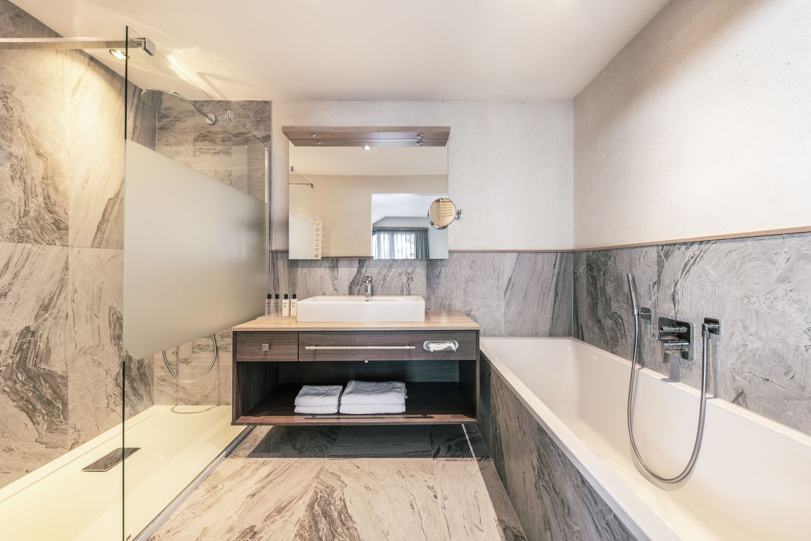 Doppelzimmer Ifinger deluxe image 4 - Quellenhof Luxury Resort Passeier