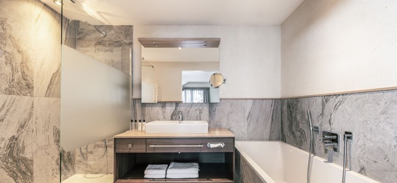 Quellenhof Luxury Resort Passeier: Doppelzimmer Ifinger deluxe image #4