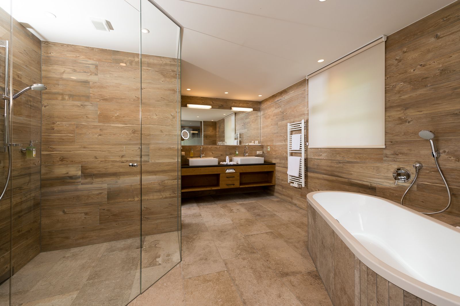 Zimmermädchen image 3 - BergSPA & Hotel Zamangspitze