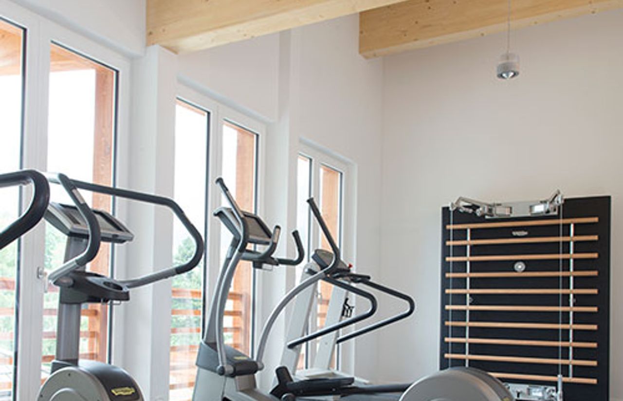 Familienhotel_Dolomit_Family_Resort_Alpenhof_Fitnessraum.jpg