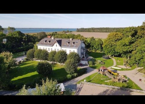 Video: Ferienappartements an der Ostsee - Gut Nisdorf - Bio Urlaub an der Ostsee, Nisdorf, Ostsee, Mecklenburg-Vorpommern, Deutschland