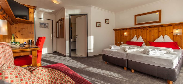 MY ALPENWELT Resort: Deluxe Doppelzimmer „Secret Garden“ image #2