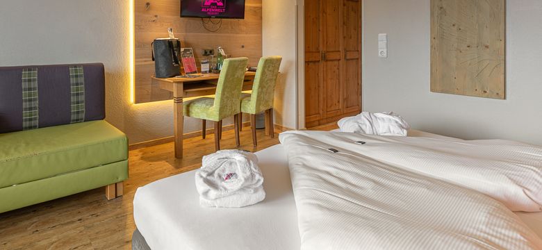MY ALPENWELT Resort: Deluxe Doppelzimmer „Secret Garden“ image #5