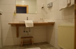 Biohotel Pirker's Badezimmer (2/4) - Pirker's Natur- & Bio Familienhotel