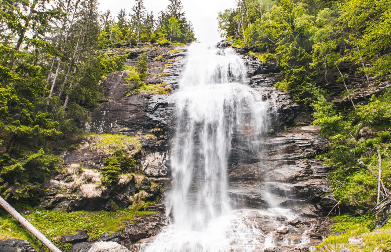 Pirker's Natur & Bio Familienhotel: Wasserfall