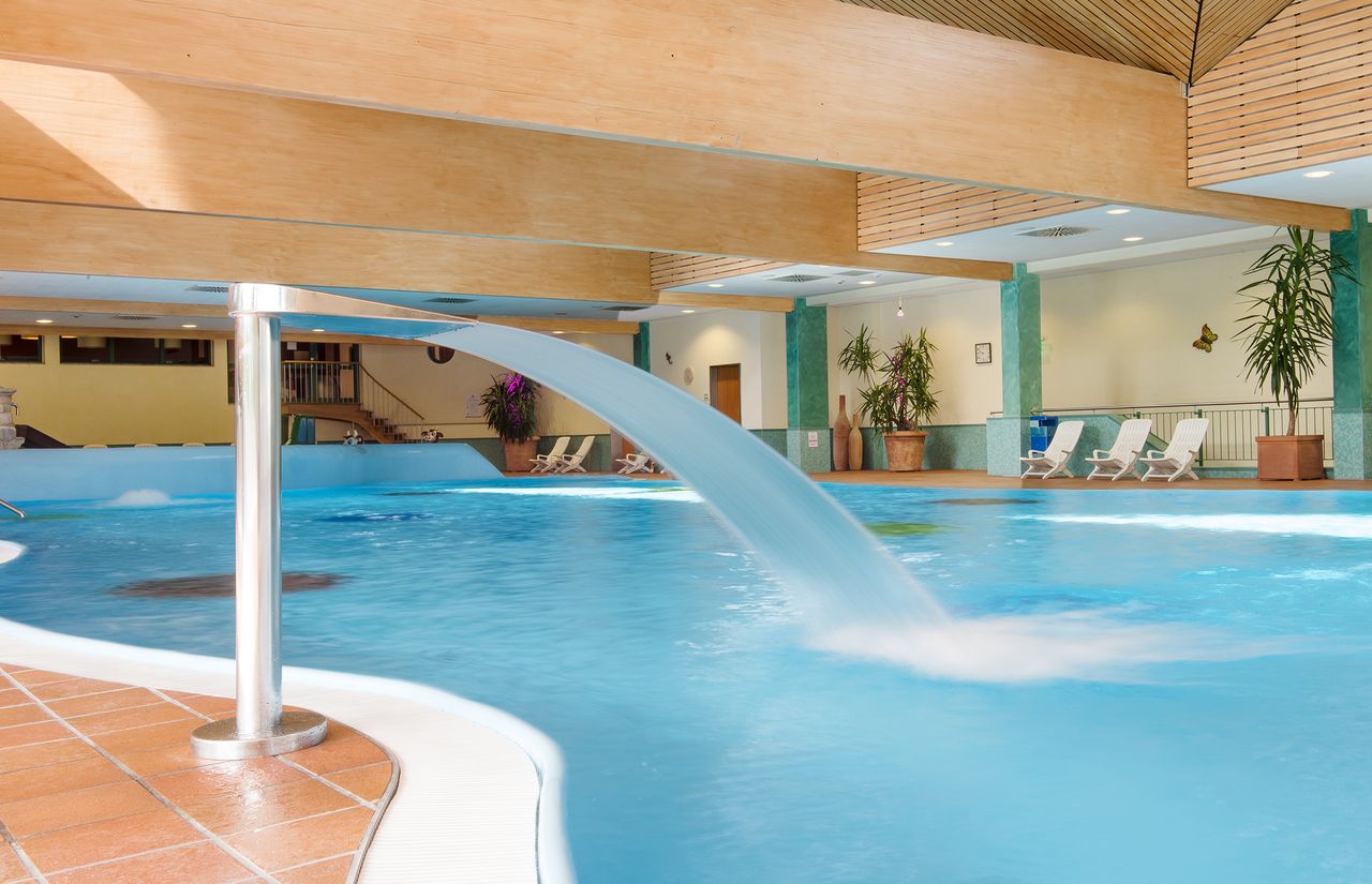 Schwimmbad Hotel Sonnenhügel (2).jpg