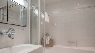 Lavendel mit Balkon seitlichem Bergblick (33 m²) Image #2