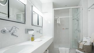 Wacholder mit Balkon und seitlichem Bergblick (42 m²) Image #2