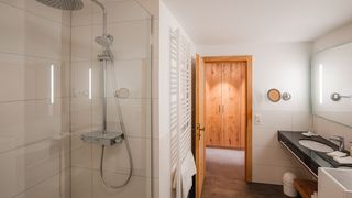 Holunder mit großem Südbalkon oder Südterrasse und Panoramablick (58 m²) Image #5