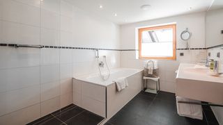 Enzian mit großem Südbalkon und Panoramablick (70 m²) Image #3