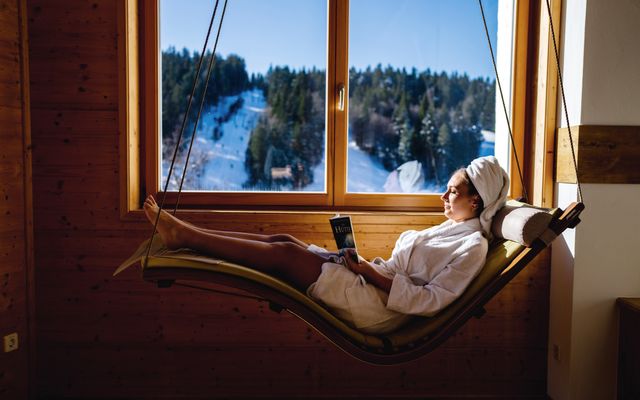 waldhote-wellnessbereich-himmelsliege.jpg