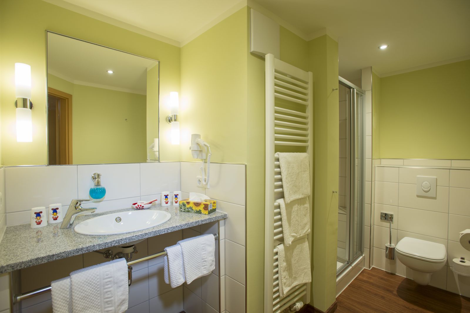 Bad im 3 Raum Familien-Appartement ab 42qm im Familotel Mein Krug | Familotel Fichtelgebirge FamilienKlub Krug | Mein Krug | Hotel Krug