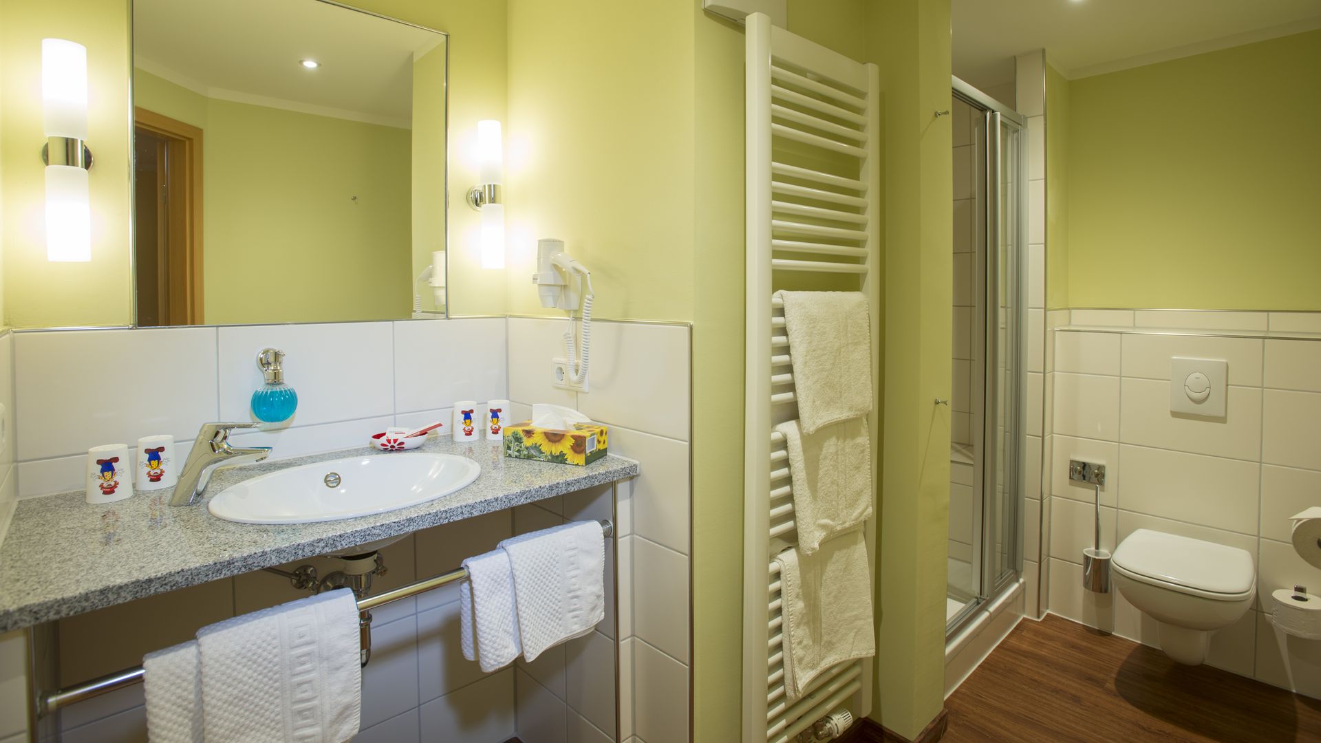 Bad im 3 Raum Familien-Appartement ab 42qm im Familotel Mein Krug | Familotel Fichtelgebirge FamilienKlub Krug | Mein Krug | Hotel Krug