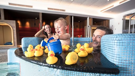 Kinderbecken im Family-Spa im Kinderhotel Allgäuer Berghof