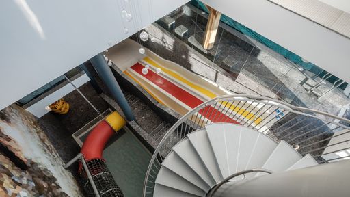 Tunnelrutsche und Breitwellenrutsche - Kinderhotel Allgäuer Berghof