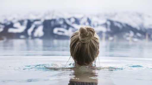 Outdoor-Infinitypool mit Panoramablick - Kinderhotel Allgäuer Berghof