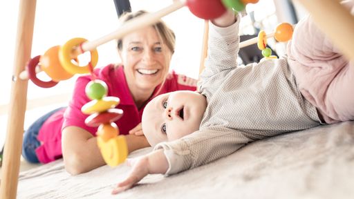 Liebevolle Babybetreuung - Kinderhotel Allgäuer Berghof