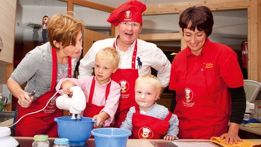 Das Kinderkochen ist ein besonderes Erlebnis im Familotel Ottonenhof.