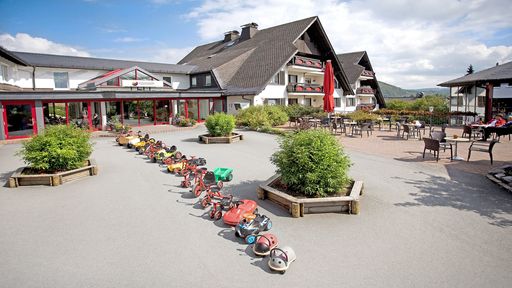 Das Familotel Sonnenpark bietet Ihnen viele Sommerangebote speziell für Familien.