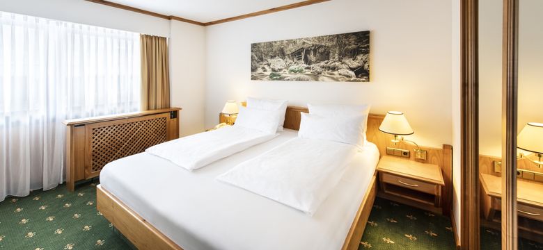 Hotel Sonnenhof Lam: Junior-Suite zur Waldseite ohne Balkon image #1