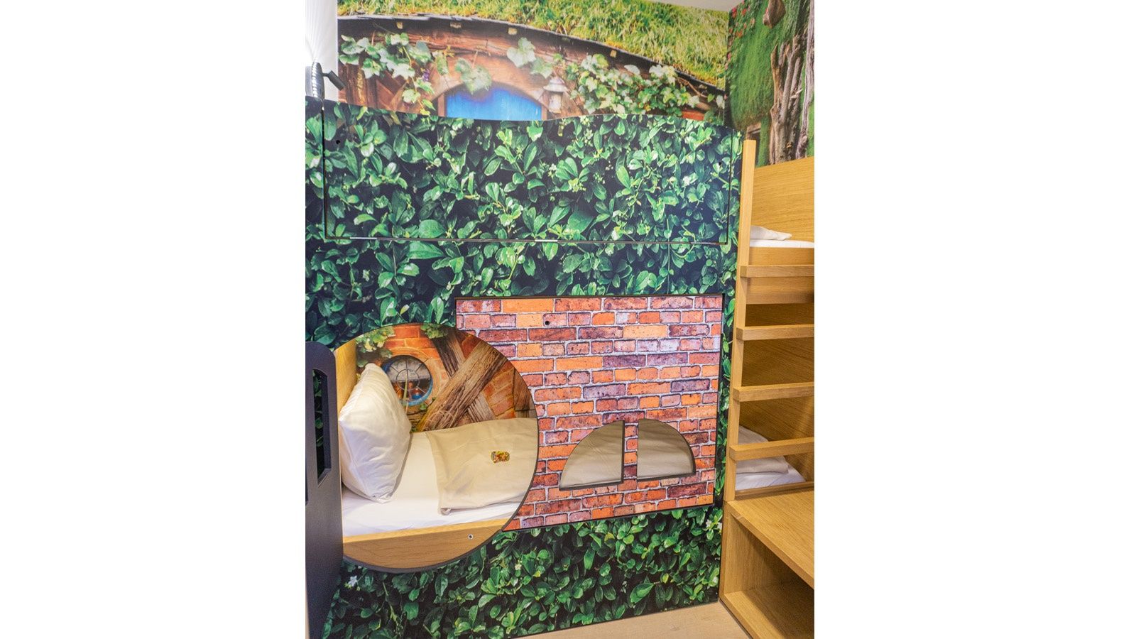 Kinderzimmer mit Stockbett in Hobit-Optik