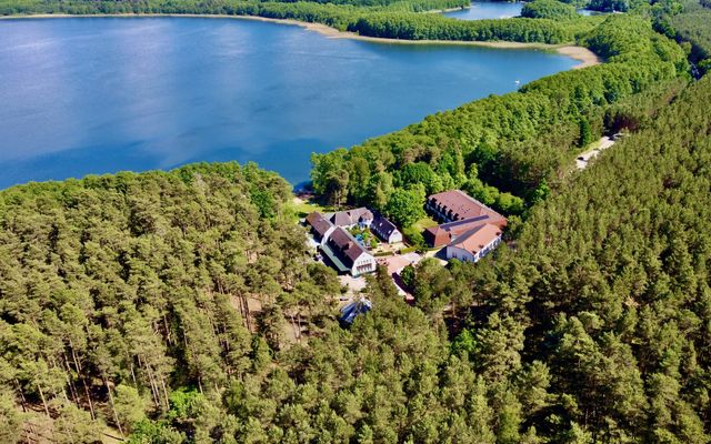 Last Minute ins  FamilyHus - 4km fahren, bis zu 40% sparen image 1 - Familotel Mecklenburgische Seenplatte Borchard's Rookhus