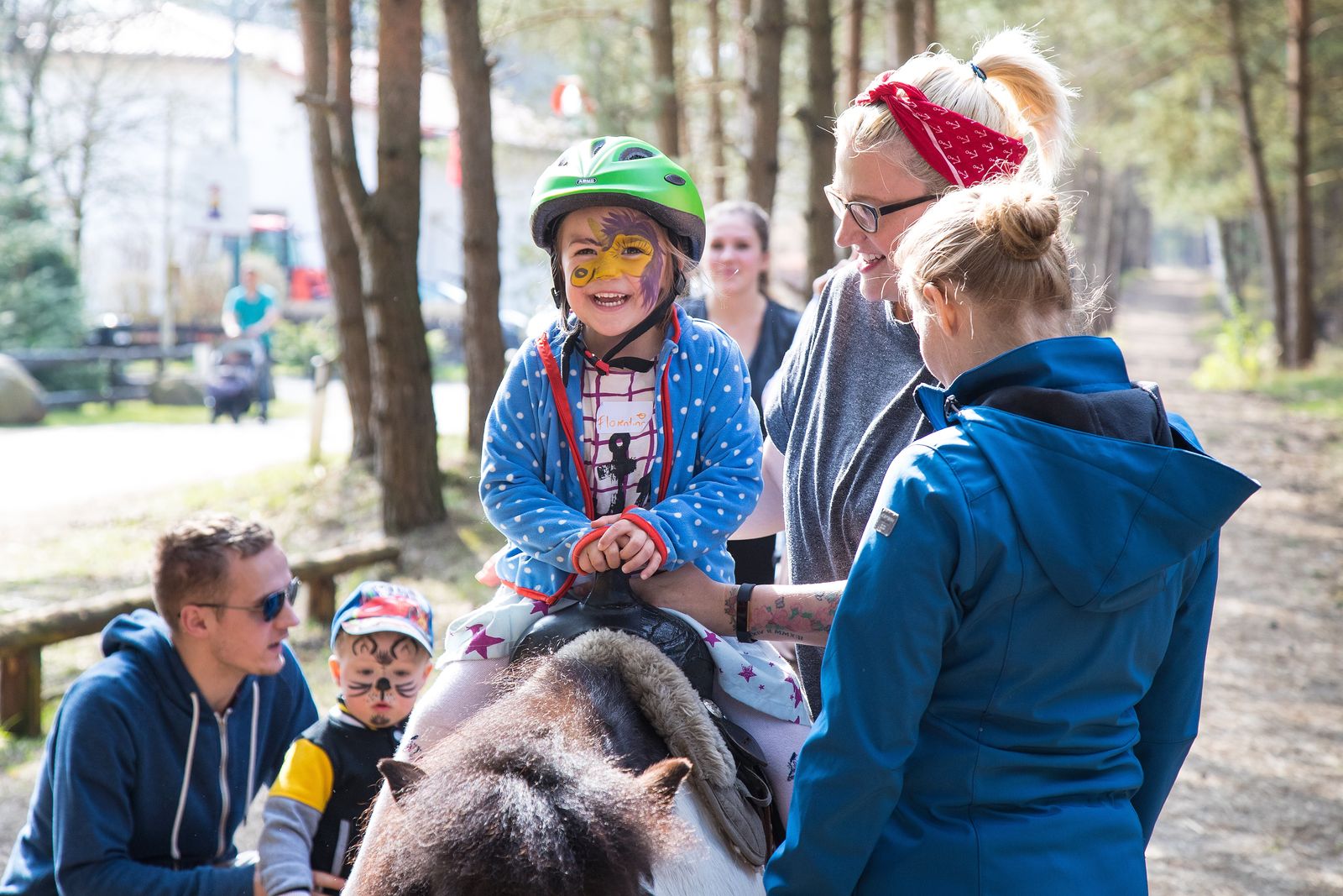 Zwergenauszeit zum Hammerpreis image 1 - Familotel Mecklenburgische Seenplatte Borchard's Rookhus