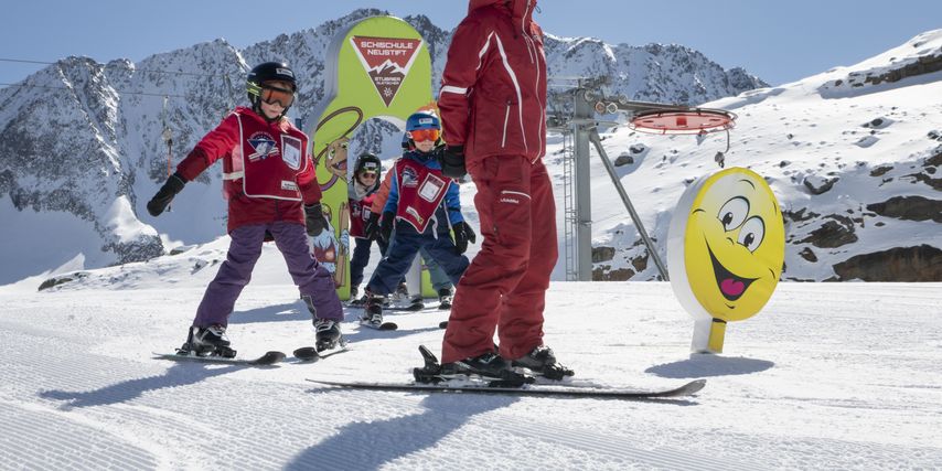 Hauptbild: Skisporttage mit Kinderskikurs & Stubai Skipass - Alpenhotel Kindl