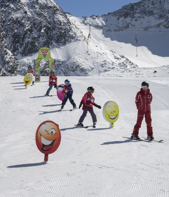 Hauptbild: Skisporttage mit Kinderskikurs & Stubai Skipass - Alpenhotel Kindl