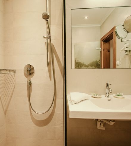 Doppelzimmer »Komfort« thumbnail 3 - Familotel Stubaital Alpenhotel Kindl