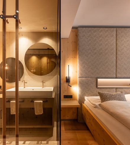 Familiensuite »Superior Zirbe« thumbnail 1 - Familotel Stubaital Alpenhotel Kindl