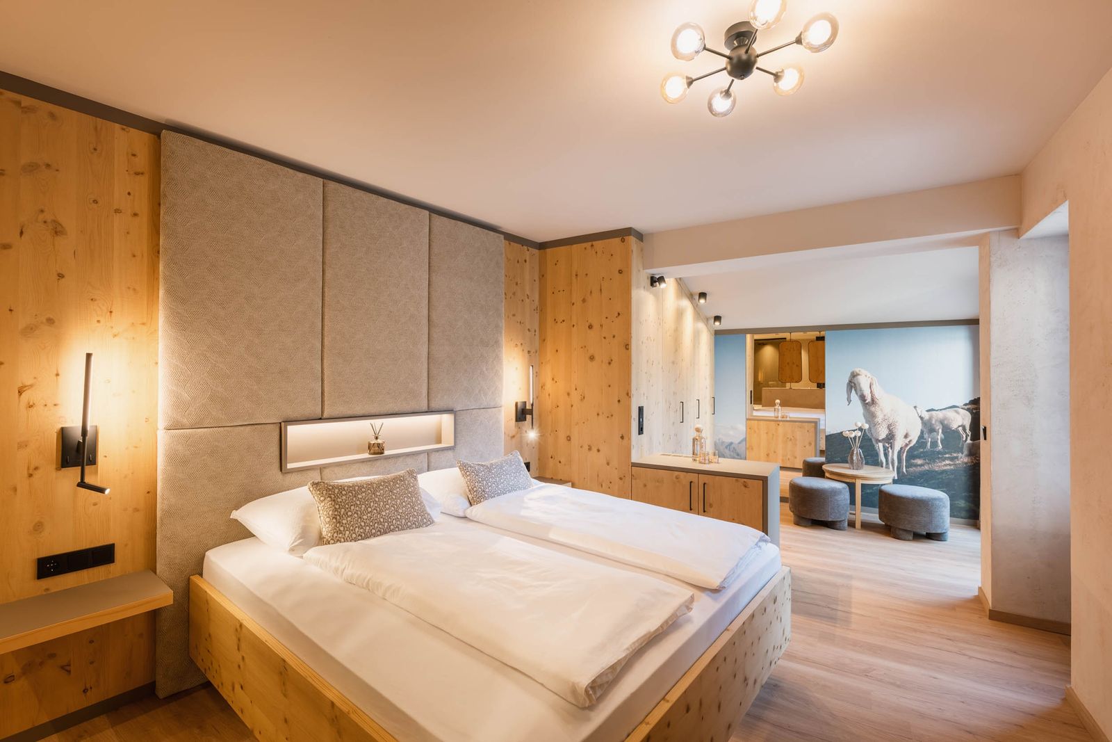 Familiensuite »Premium Zirbe mit privatem Innenhof« image 2 - Familotel Stubaital Alpenhotel Kindl