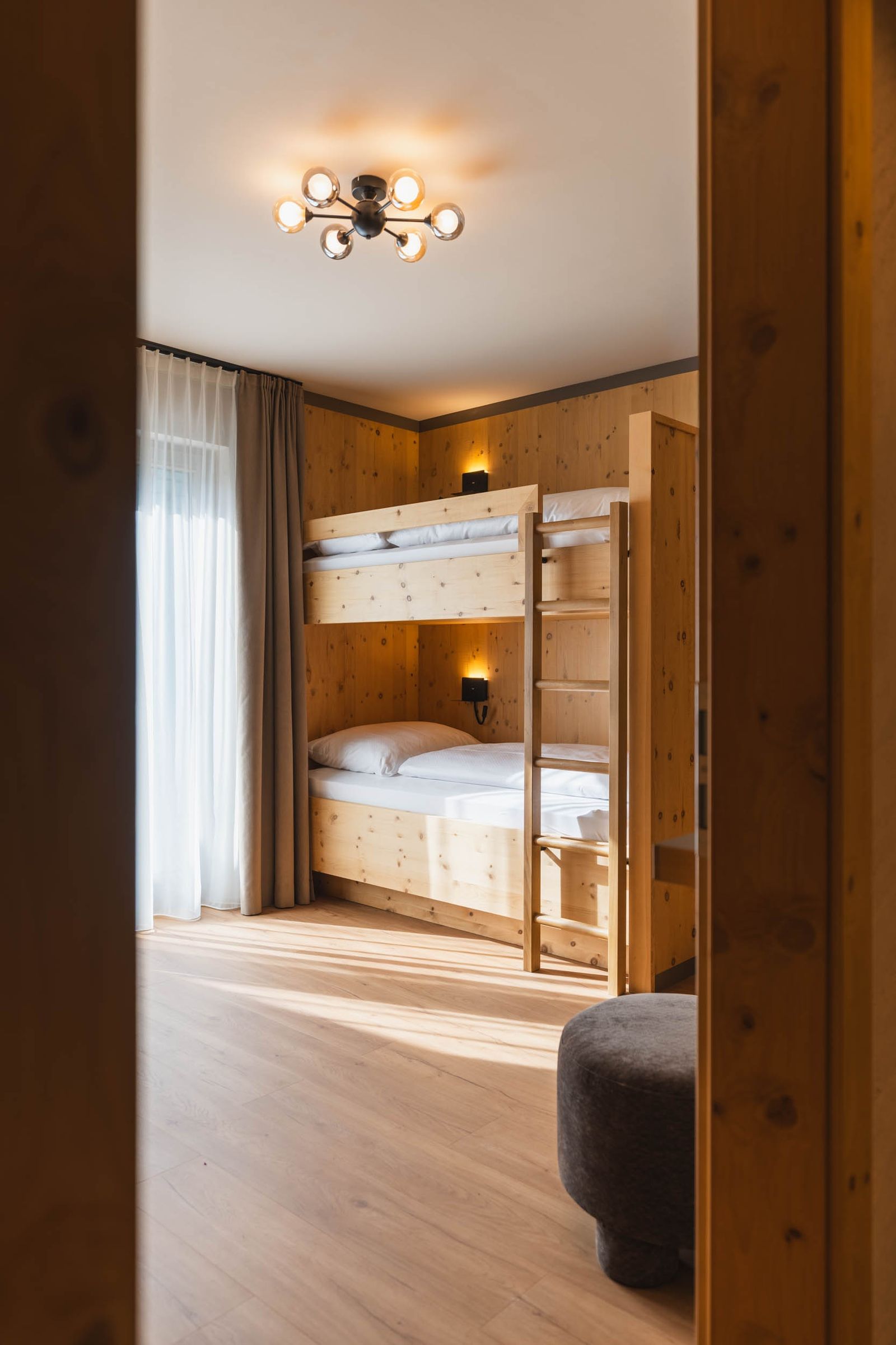Familiensuite »Premium Zirbe mit privatem Innenhof« image 10 - Familotel Stubaital Alpenhotel Kindl
