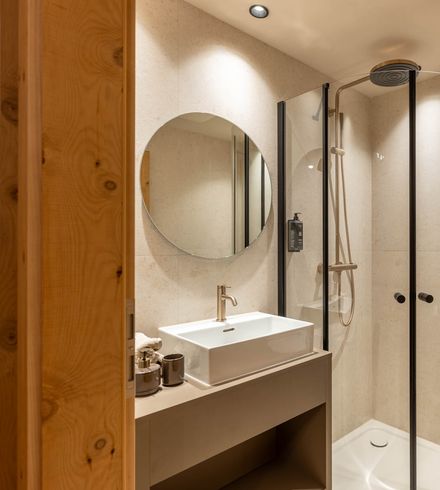 Familiensuite »Premium Zirbe mit privatem Innenhof« thumbnail 6 - Familotel Stubaital Alpenhotel Kindl