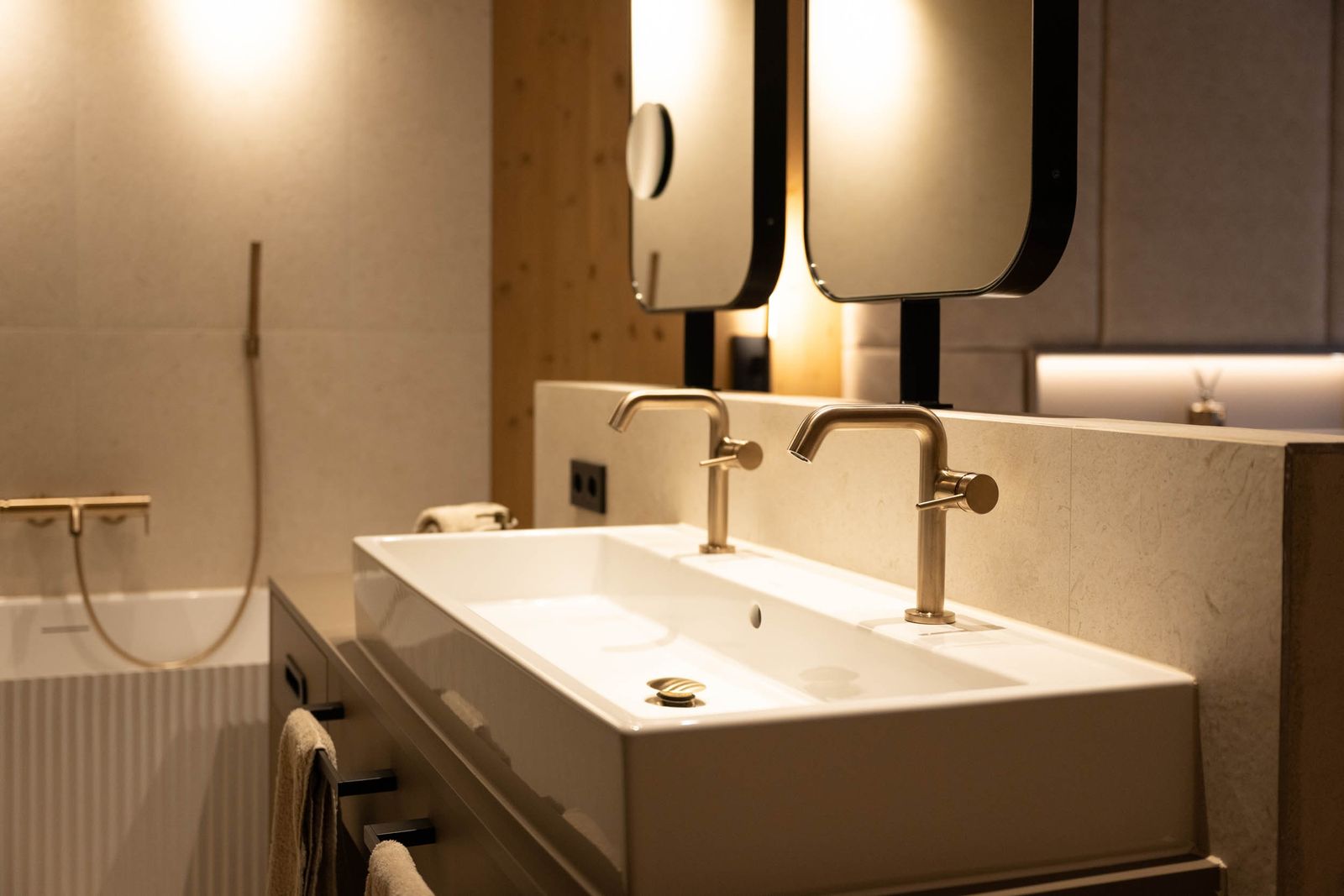 Familiensuite »Premium Zirbe mit privatem Innenhof« image 8 - Familotel Stubaital Alpenhotel Kindl