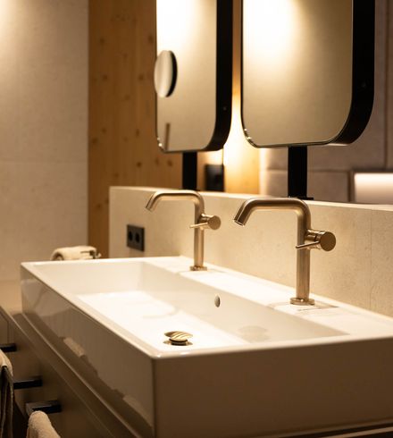 Familiensuite »Premium Zirbe mit privatem Innenhof« thumbnail 8 - Familotel Stubaital Alpenhotel Kindl
