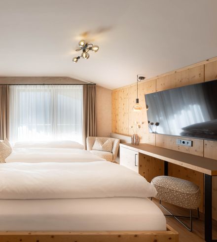 Familiensuite »Junior Zirbe« thumbnail 3 - Familotel Stubaital Alpenhotel Kindl