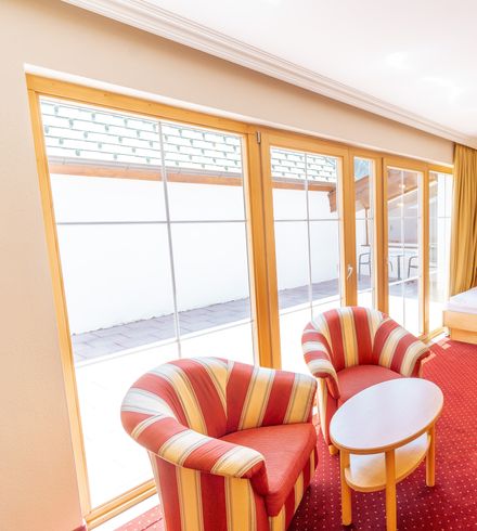 Doppelzimmer »Deluxe mit eingeschränkter Aussicht« image 2 - Familotel Stubaital Alpenhotel Kindl