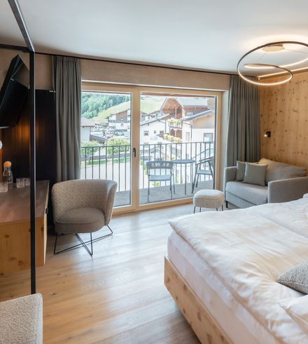 NEU! Doppelzimmer »Premium Zirbe« image 2 - Familotel Stubaital Alpenhotel Kindl