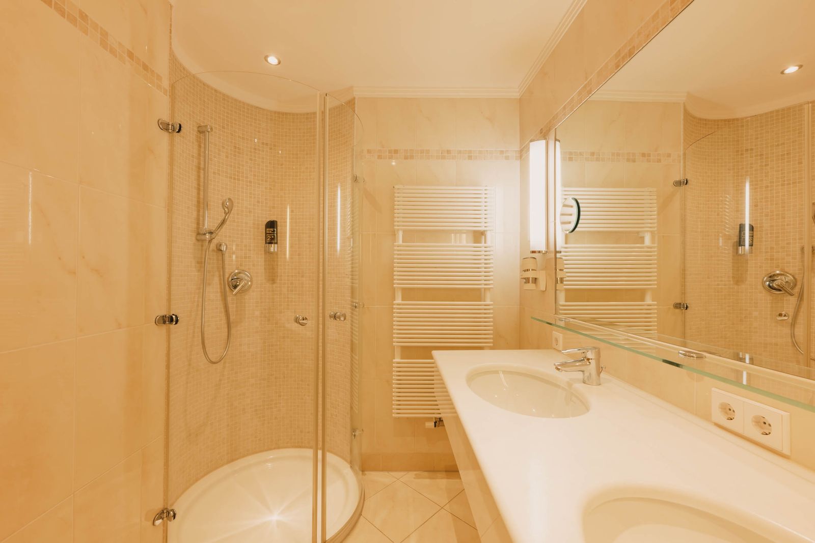 Doppelzimmer »Deluxe« image 3 - Familotel Stubaital Alpenhotel Kindl