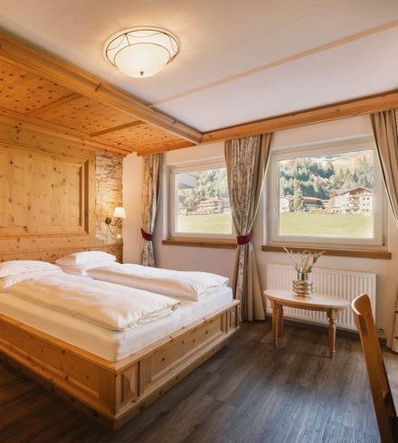 Doppelzimmer »Junior Zirbe« image 1 - Familotel Stubaital Alpenhotel Kindl