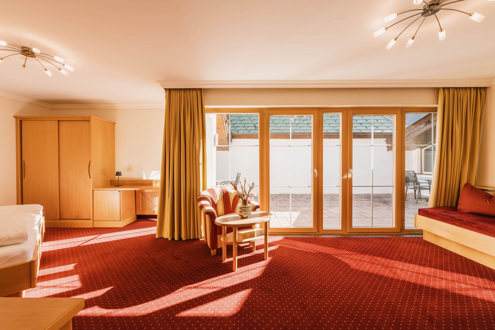 Doppelzimmer »Deluxe mit eingeschränkter Aussicht« image 1 - Familotel Stubaital Alpenhotel Kindl