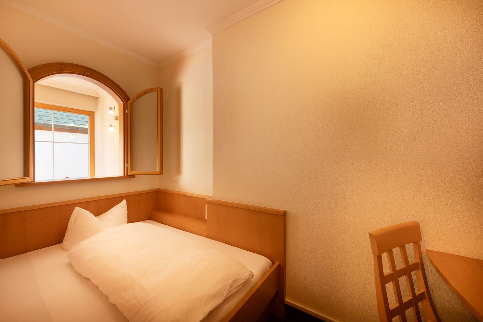 Doppelzimmer »Deluxe mit eingeschränkter Aussicht« image 3 - Familotel Stubaital Alpenhotel Kindl