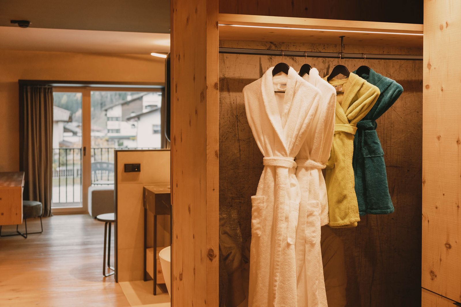 NEU! Familiensuite »Premium Zirbe« image 9 - Familotel Stubaital Alpenhotel Kindl