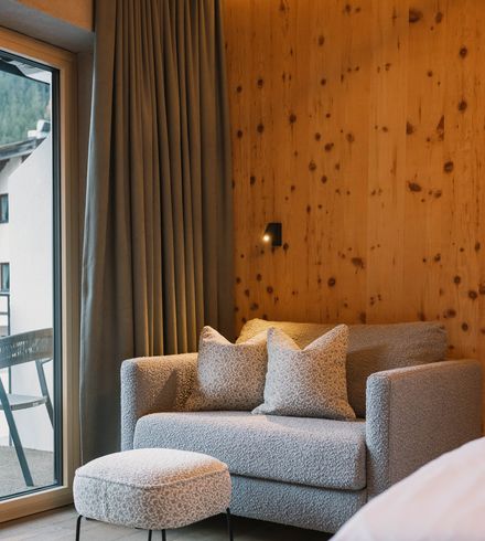 NEU! Doppelzimmer »Premium Zirbe« image 8 - Familotel Stubaital Alpenhotel Kindl