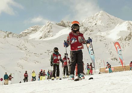 Skisporttage mit Kinderskikurs & Stubai Skipass