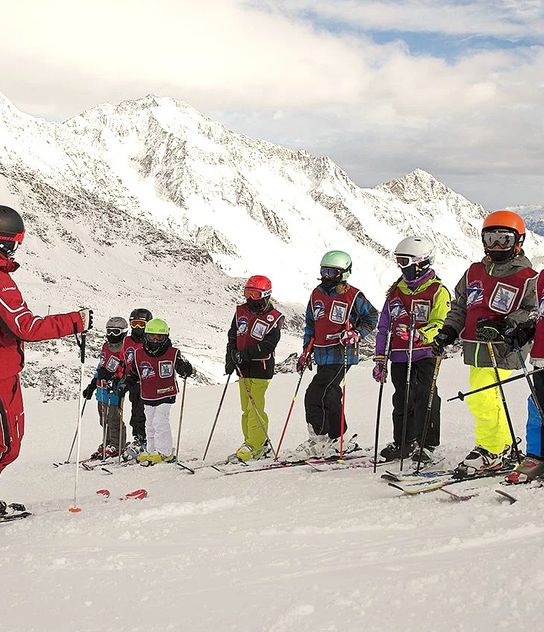 Main image: Ski days with children's ski course & Stubai Skipass - Alpenhotel Kindl