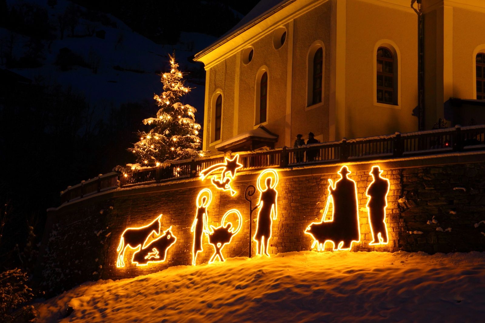 Weihnachtszauber in den Bergen image 2 - Familotel Salzburger Land Familienhotel Oberkarteis