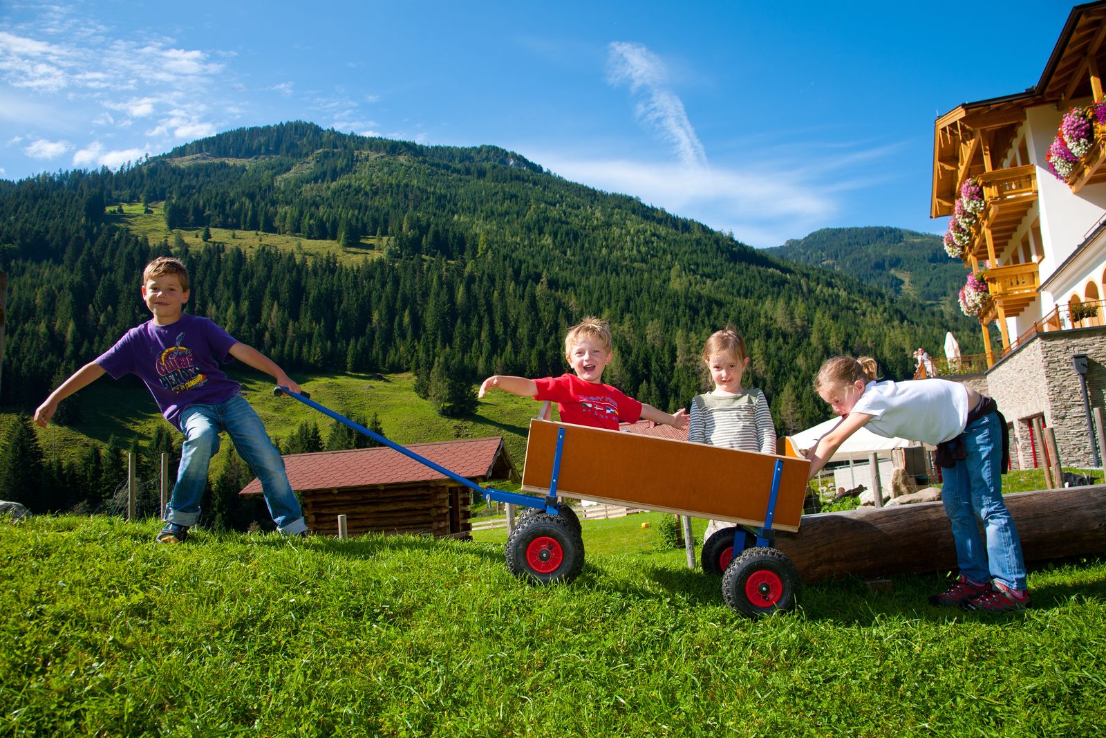 Kinderlachen - 1 Kind gratis image 1 - Familotel Salzburger Land Familienhotel Oberkarteis